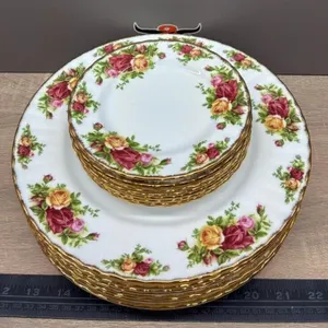 16 Royal Albert Old Country Roses China Plates.