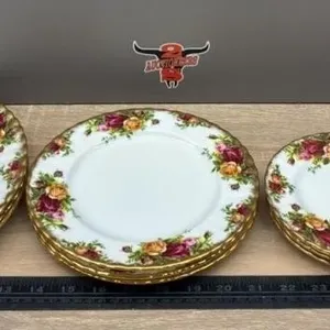 12 Royal Albert Old Country Roses China Plates.