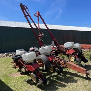 White 5100 8 Row Planter