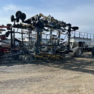 2010 SEEDMASTER 6012 AIR DRILL & 2011 BOURGAULT 6700ST AIR CART