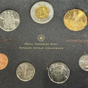 2005 Cdn Specimen Coin Set in Red Binder