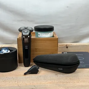 Philips Norelco: Shaver 8000, Electric Shaver, Wet & Dry, with SenseIQ- Used/ Missing Base
