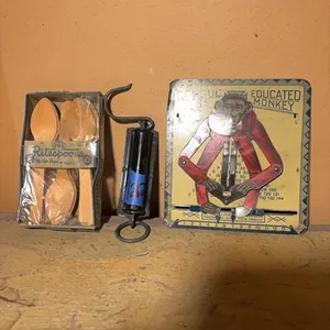 WOOD SPOONS-SCALE-MECHANICAL TIN TOY-(THE EDUCATED  MONKEY)