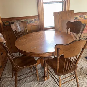 OAK TABLE-4 CHAIRS-1 LEAF