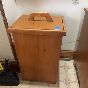 WOOD GARBAGE KEEPER