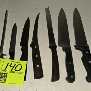 Assorted knives wirh sharpening steel