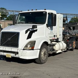 2014 Volvo VNL roll-off container truck
