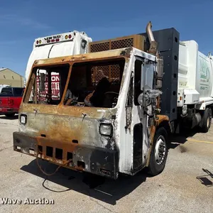 2013 Crane Carrier  refuse truck