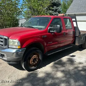 2003 Ford F450 Super Duty Crew Cab flatbed truck
