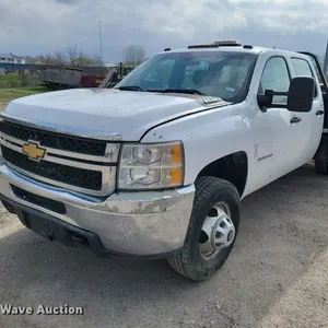 2012 Chevrolet Silverado 3500HD Crew Cab flatbed pickup truck