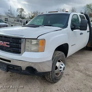 2013 GMC Sierra 3500HD Crew Cab flatbed pickup truck