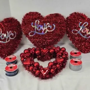 Heart wreath, 3 Love wall hangings, glitter ribbon