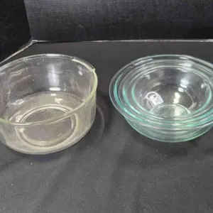 4 Glass mixing bowls