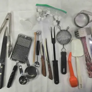 kitchenware; kitchen knife, tongs, measuring cups