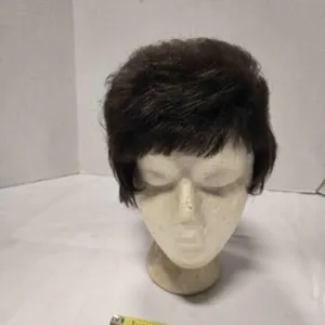 Black wig & head model