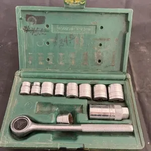 Socket Set w/Ratchet SAE