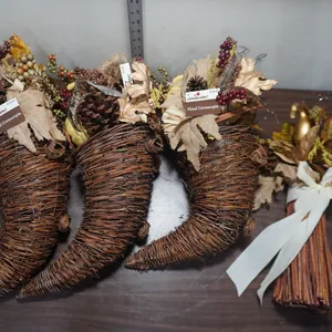 autumn-themed floral decorations,