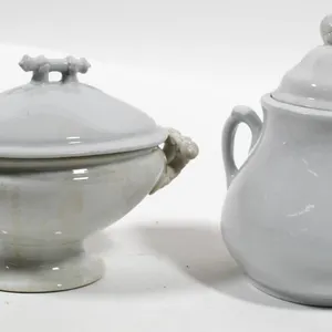 IRONSTONE GRAVY AND SUGAR ITEMS.