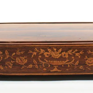 ROSEWOOD AND MARQUETRY MANTEL CLOCK PLATEAU.