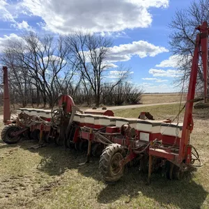Wic 2000 12R22 2pt planter