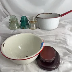 ENAMELWARE-WOOD PLATFORMS-INSULATIRS