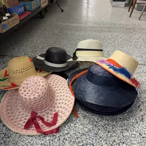 SEVERAL VINTAGE WOMAN HATS
