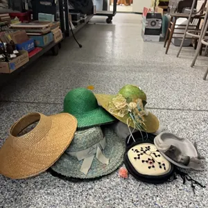 SEVERAL VINTAGE  WOMAN HATS