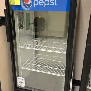 True GDM-10PT single glass door display refrigerator. Features self-contained bottom mounted refrigeration, (2) wire shelves, interior lighting, and P