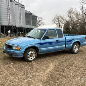1997 GMC Sonoma 4x2 Pickup