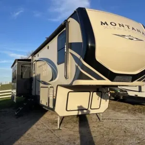 2020 KEYSTONE MONTANA HIGH COUNTRY 40' TRAVEL TRAI