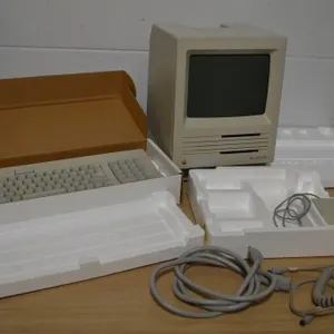 Vintage Apple Macintosh SE computer, model M5010