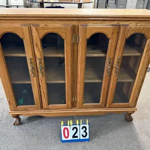 Oak 3-Shelve Hutch w/ Glass Front