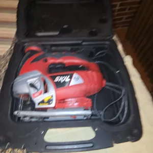 Skil saw with container