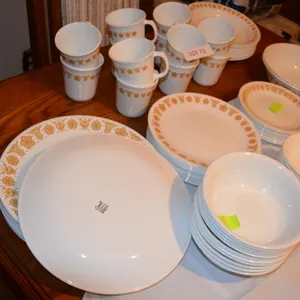 Corelle Dish Set in Butterfly Gold print (1970 pattern), approx. 12 pieces of each - Cups, Plates, Bowls, dessert plates, bowls, serving bowl