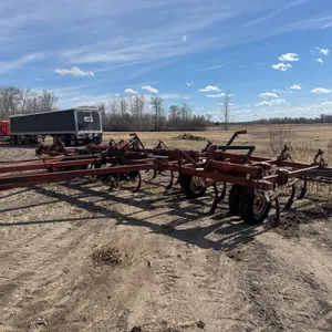 Wil-Rich 28' chisel plow