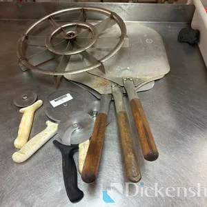 PIZZA UTENSILS LOT
