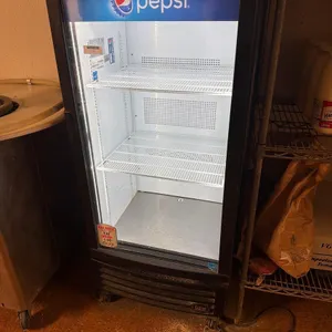 IDW SINGLE CLEAR DOOR REACH IN REFRIGERATOR / COOLER