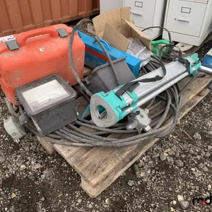 Laser Level, Flood Light, Door Hinge Template Kit & Muro Auto Feed Screw Gun
 UNRESERVED