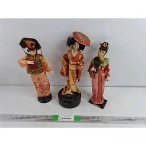 (3)  Japanese Dolls