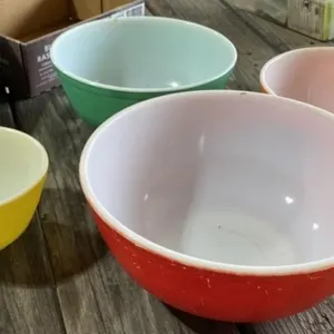 4 pc Pyrex Mixing Bowls