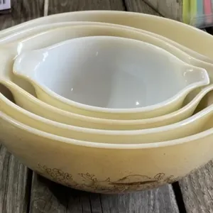 4 pc Pyrex Mixing Bowls