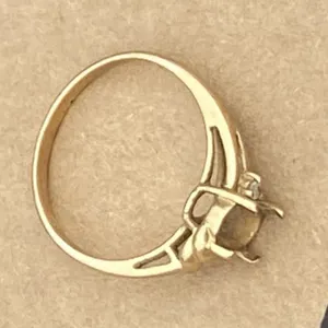 10K Marked Ladies Ring