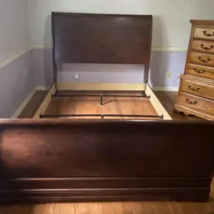 Queen Size Sleigh Bed