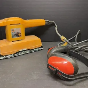 Black and Decker Dual Action Sander with Ear
