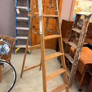 Keller 6’ wood stepladder