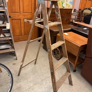 5’ wood step ladder