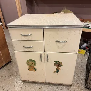 Metal base cabinet