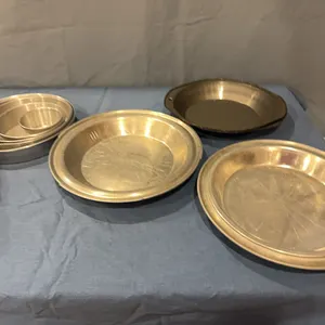 Cake and pie pans