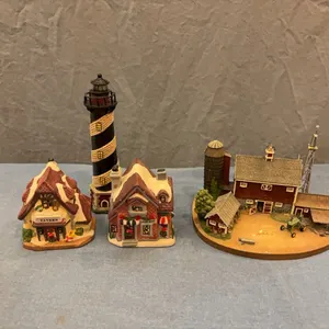 John Deere Figurine & Village Pieces
