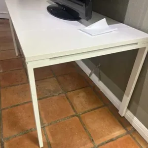 (TX) (4) White Tables